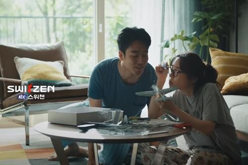 KCC건설 스위첸 “문명의 충돌” 광고 장면